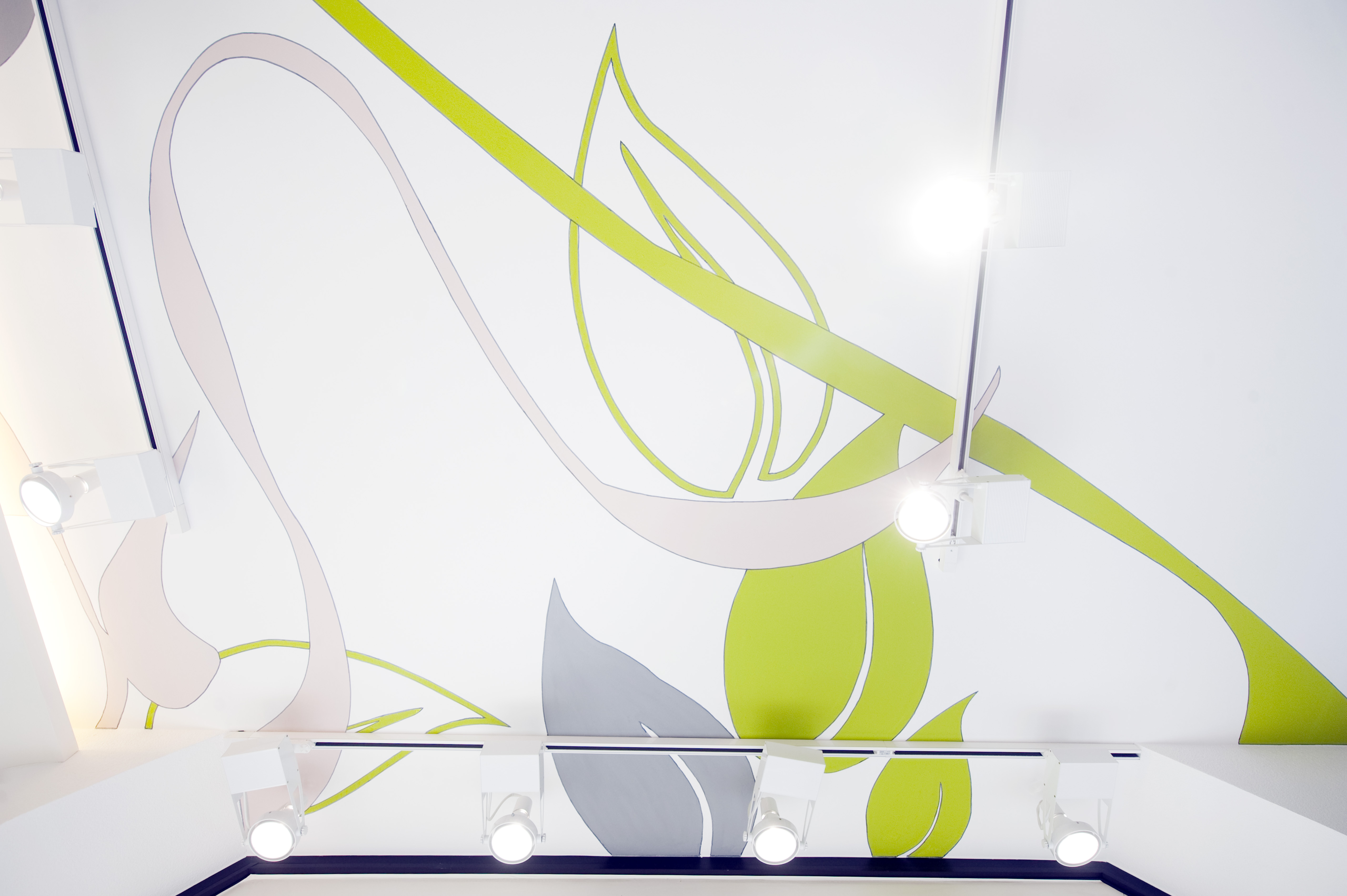 Farbe, Licht und Materialien bestimmen die Raumwirkung.